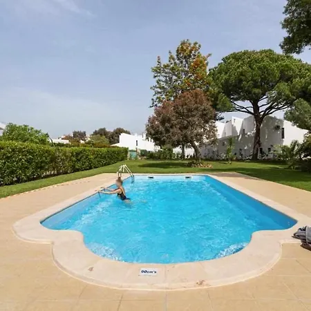 Casa de Férias Stunning Barracuda Apartments 5 Mins Driving From Vilamoura